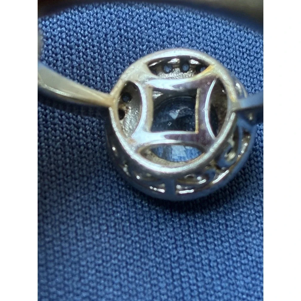 N/A aquamarine white